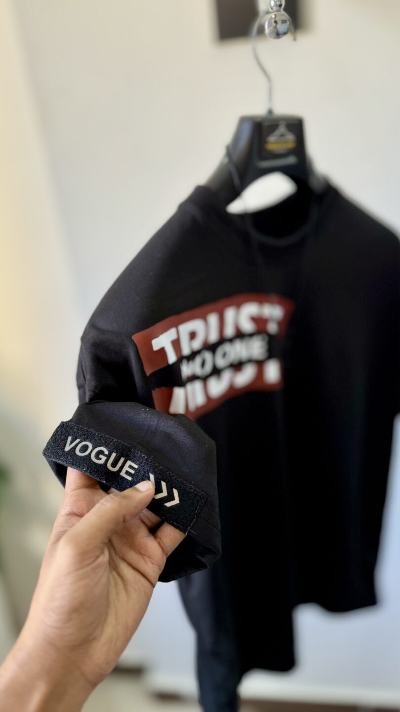 Trust no one oversize graphic tshirt - Image 2