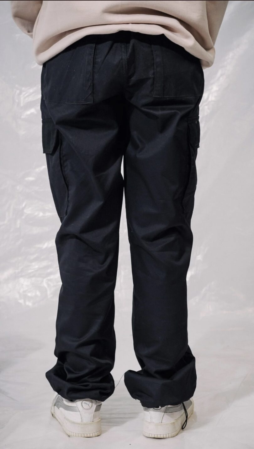 Black lose fit cargo - Image 2