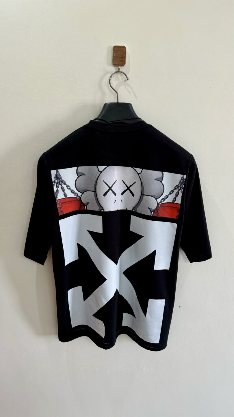 Relaxing and comfy off oversize graphic tshirt