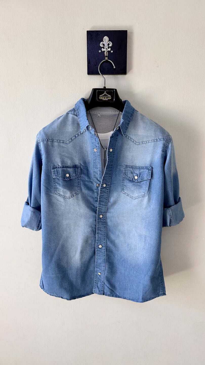 Light blue double pocket denim shirt - Image 2