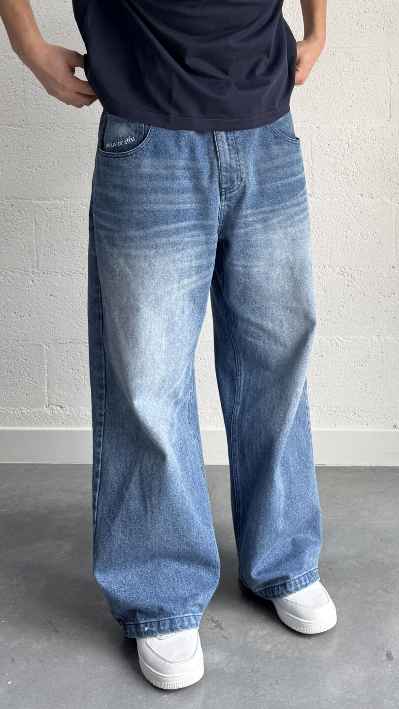 Vintage baggy blue wrinkles jeans